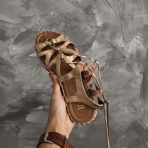 Novus Sandals, Size 7.